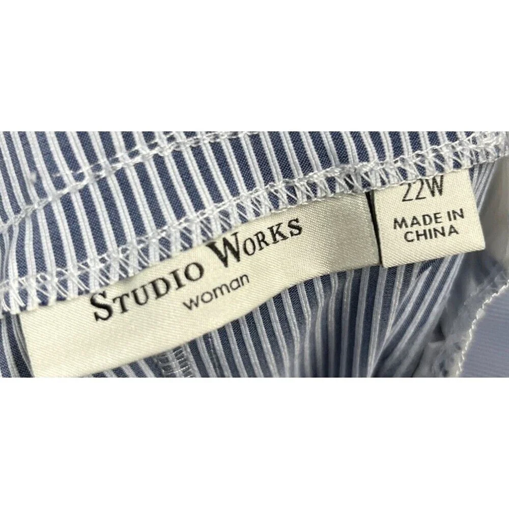 Briggs Pants Women's Size 22 W Blue White Stripes Capris Comfort Waist